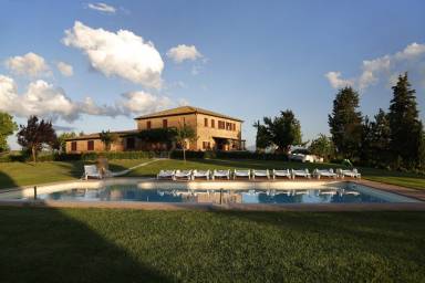 Wohnung in Buonconvento mit Pool & Grill
