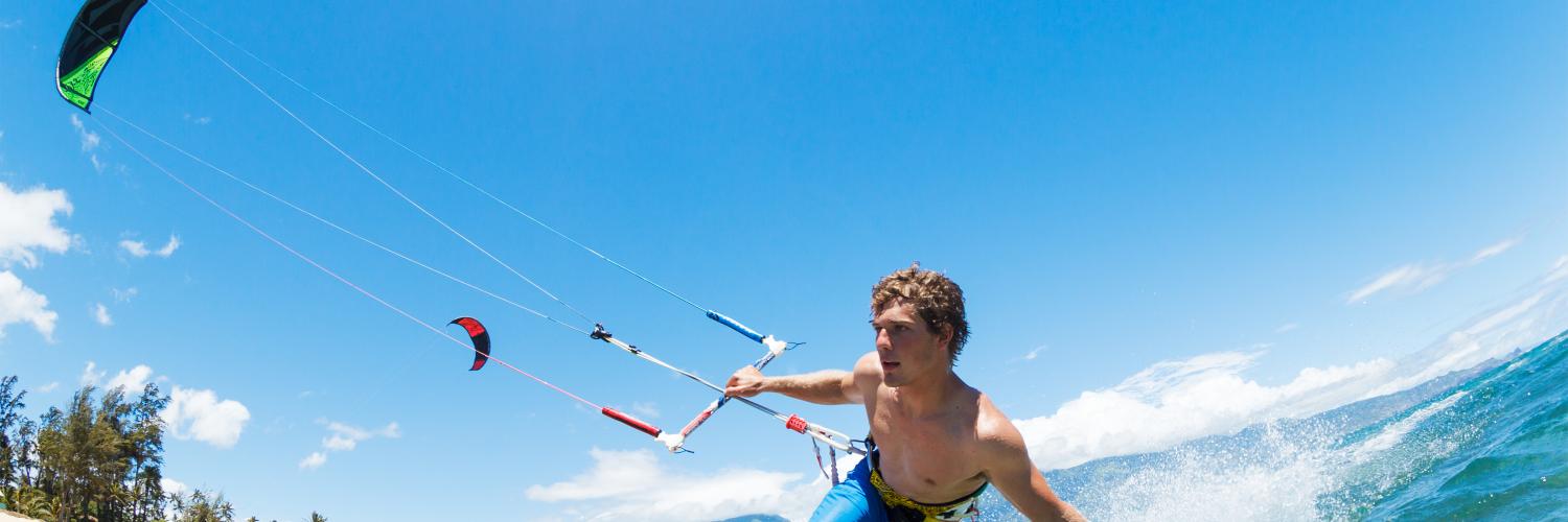Kitesurfing w Chałupach – świetna zabawa na desce