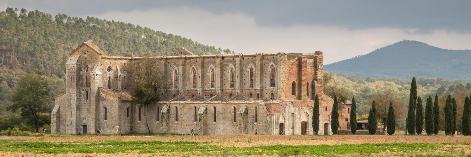 San Galgano e la spada nella roccia: 6 curiosità sull’abbazia senza tetto - CaseVacanza.it
