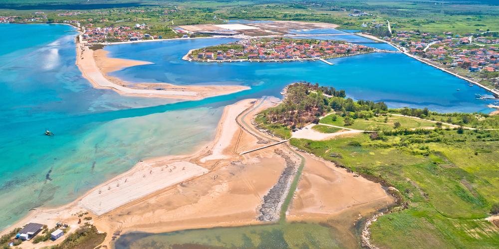 Piaszczysta plaża w Nin