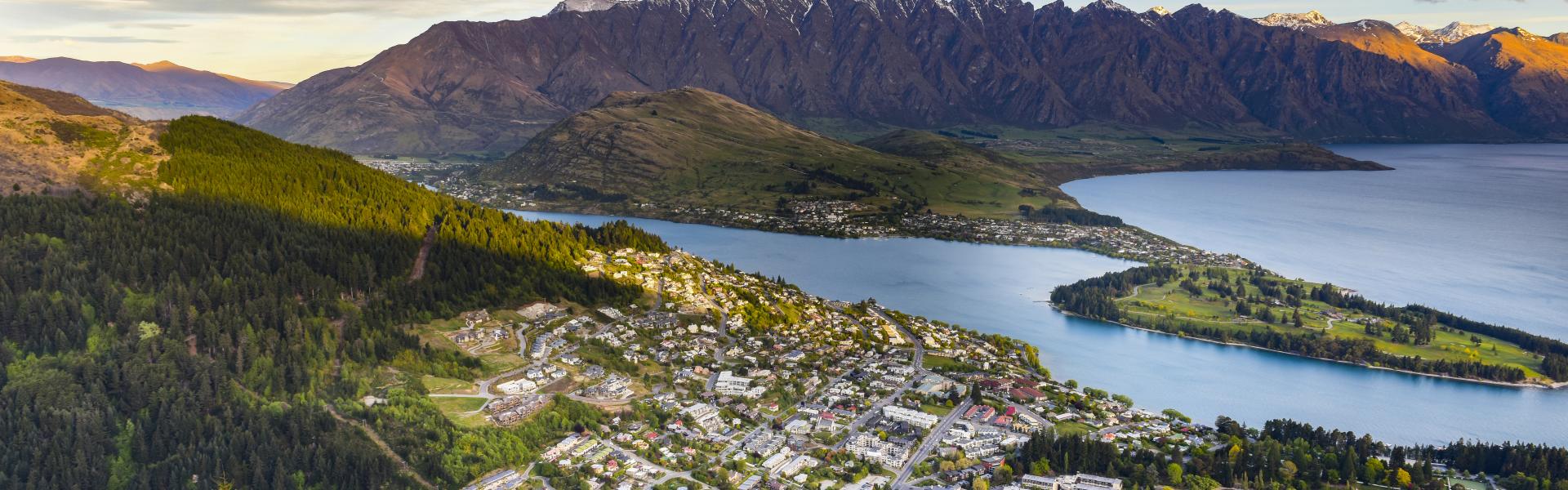Queenstown Accommodation & Holiday Houses - HomeToGo