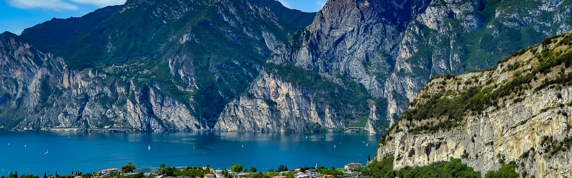 Riviera del divertimento e storia antica – Appartamenti sul Lago di Garda - Casamundo