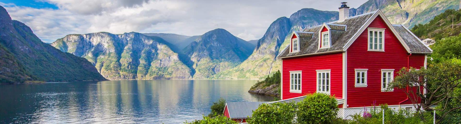 Ad un balzo dal polo nord una vista mozzafiato offrono le case vacanza Troms. - Casamundo