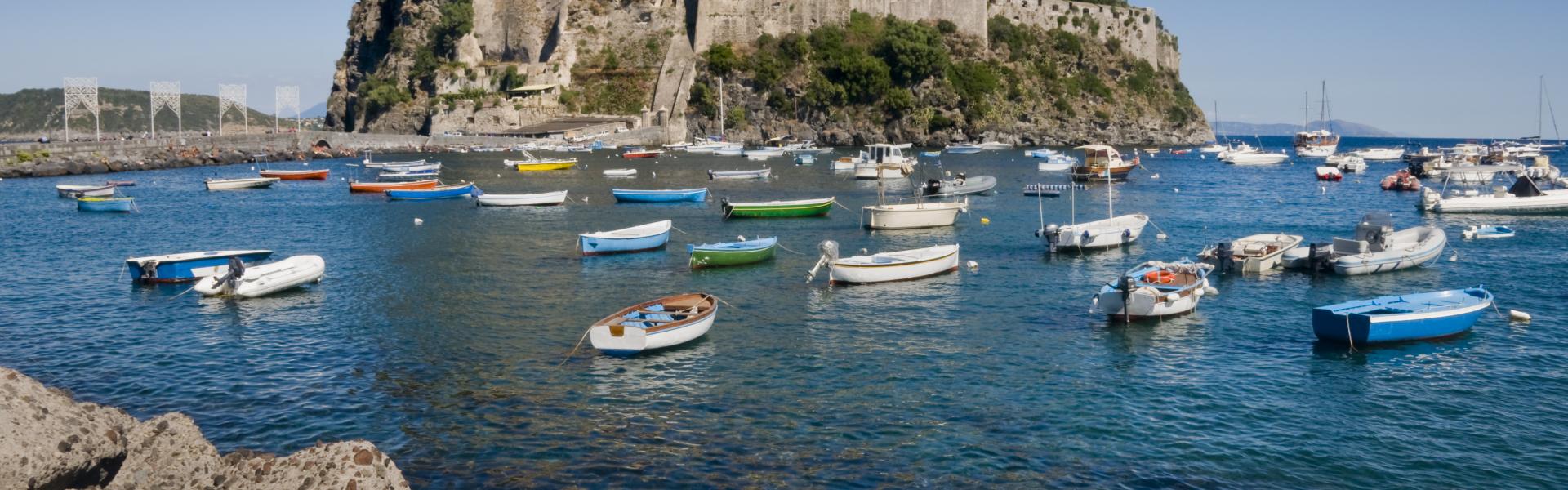 Ferienwohnungen und Ferienhäuser auf Ischia Insel - HomeToGo