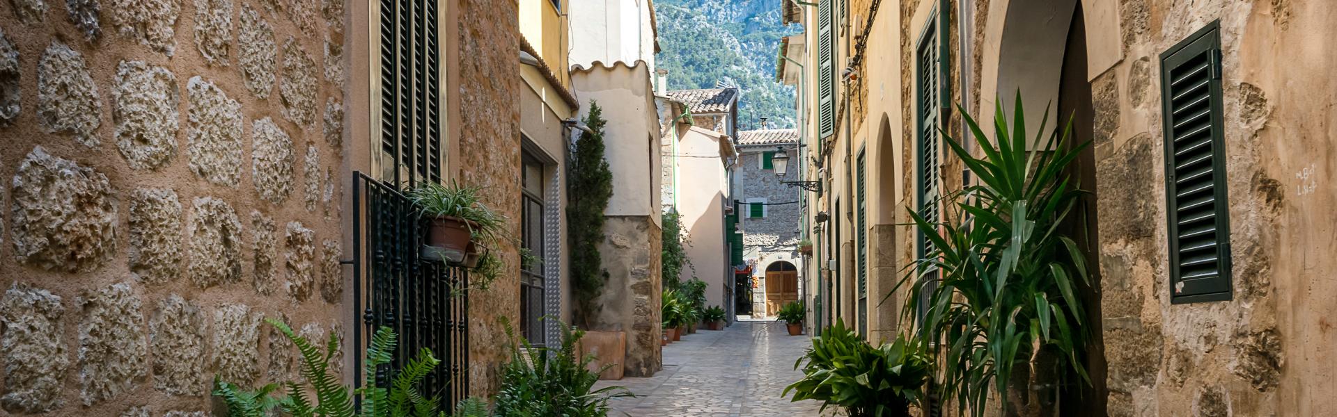 Holiday houses & accommodation in Sóller - HomeToGo