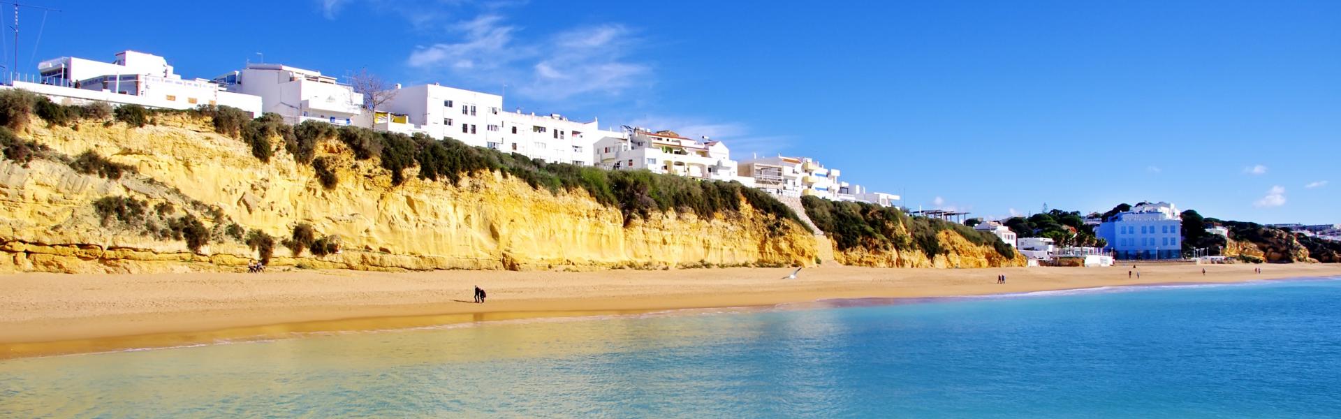 Holiday lettings & accommodation in Alvor - HomeToGo