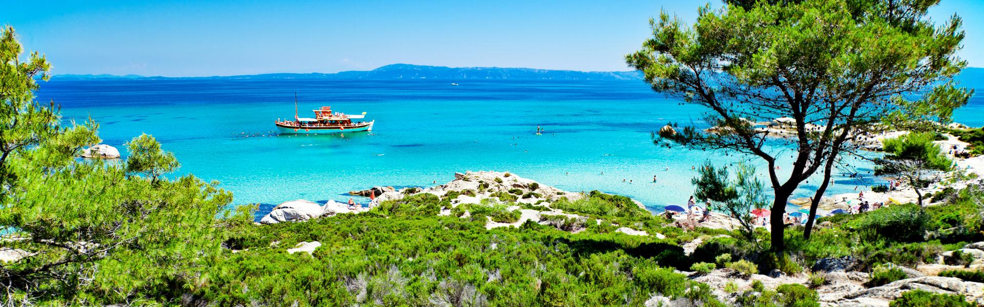 Holiday houses & accommodation in the Greek Islands - HomeToGo