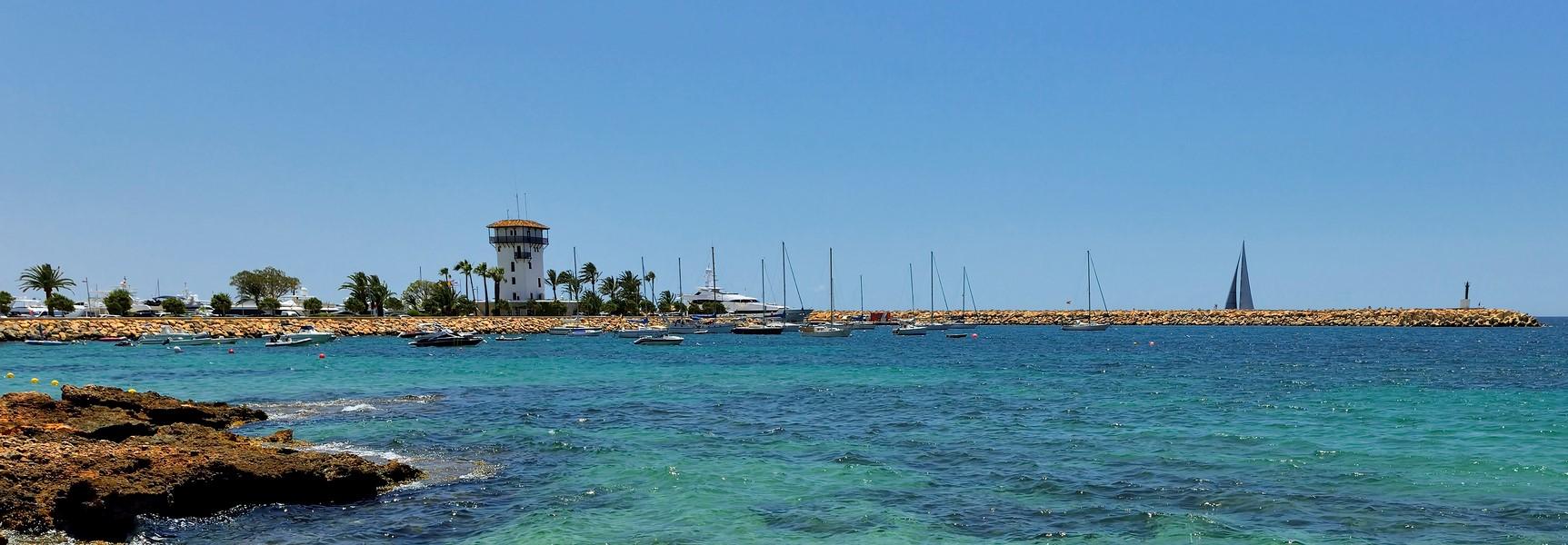 Ferienwohnungen und Ferienhäuser in Cala Pi - HomeToGo