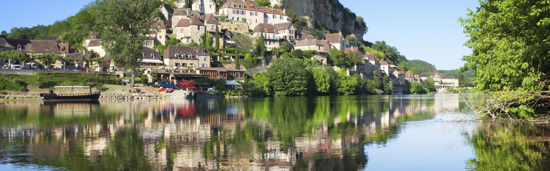 Castle and river Dordogne Beynac-et-Cazenac; Dordogne; France