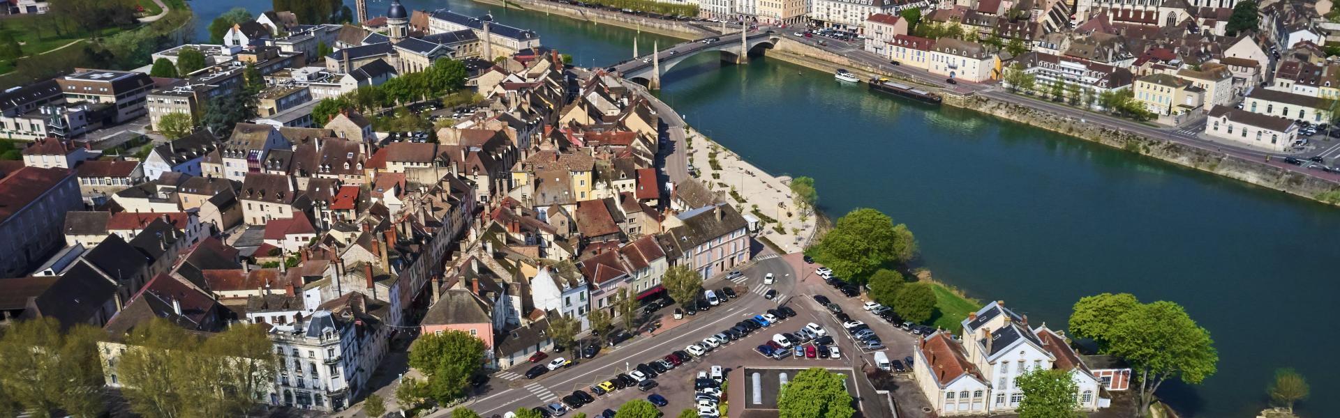 France, Saône-et-Loire (71), Chalon-sur-Saône, Saint Laurent island and the city, aerial view