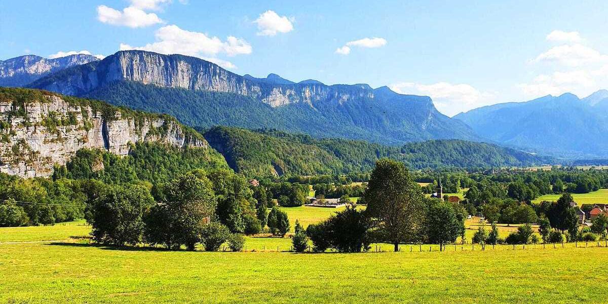Ferienhäuser und Ferienwohnungen im Jura Gebirge - e-domizil