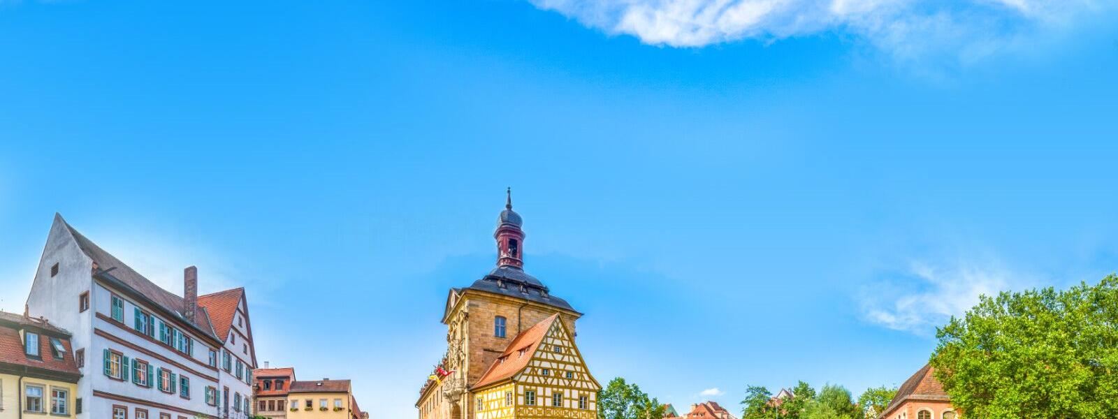 Altes Rathaus in Bamberg, mit Oberer und Unterer Brücke über die Regnitz