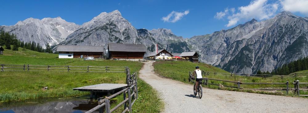 
                          Für Aktive: Mountainbike-Touren in Tirol
                       - Interhome