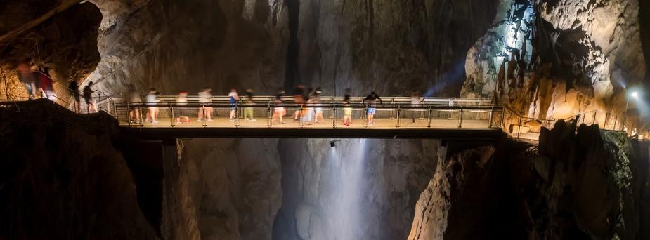 
                          Najpiękniejsze jaskinie w Słowenii
                       - Interhome