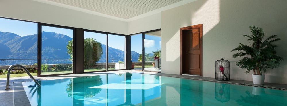 
                          Maisons de vacances avec piscine intérieure
                       - Interhome