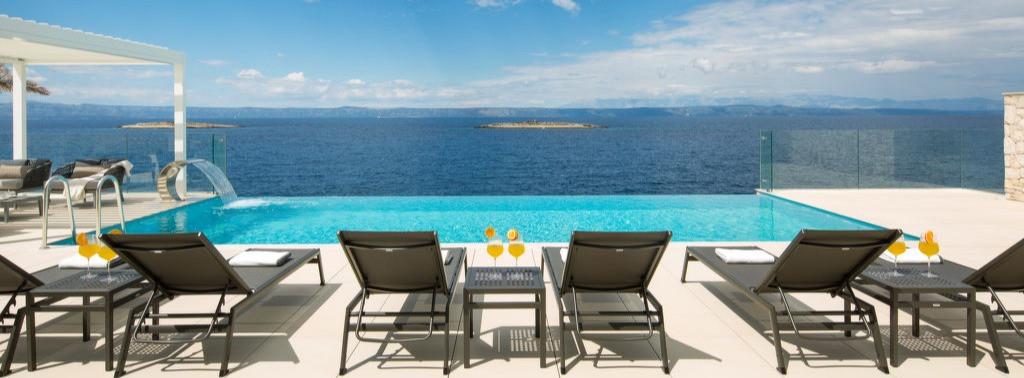 
                          10 domów wakacyjnych z basenem typu infinity pool
                       - Interhome