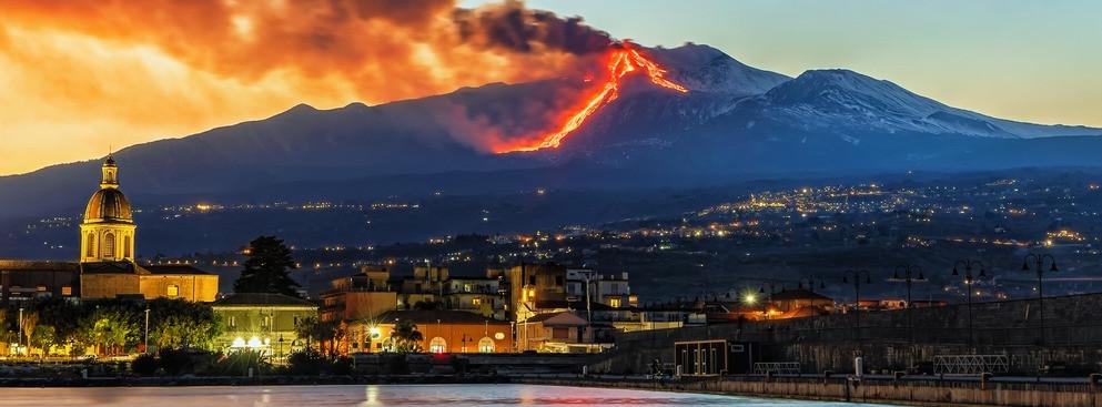 
                          10 Vulkane in Europa, die man kennen sollte
                       - Interhome