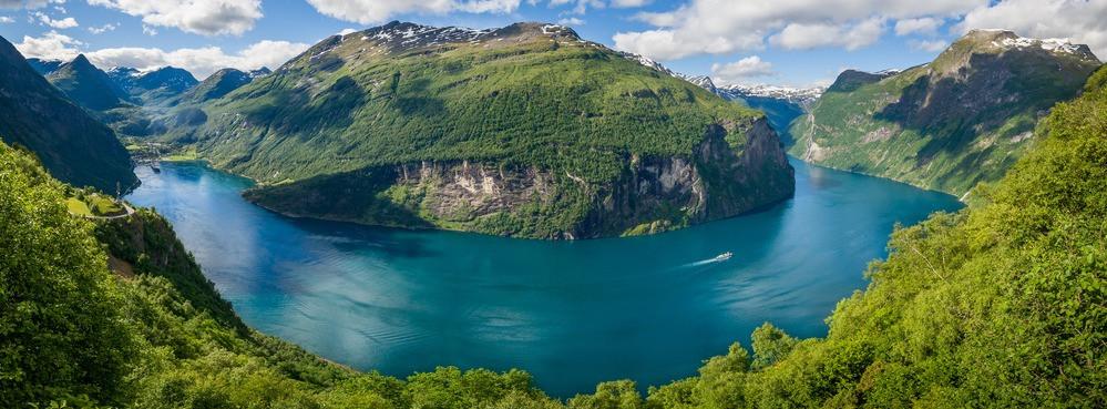 
                          Die schönsten Fjorde und Seen in Norwegen
                       - Interhome