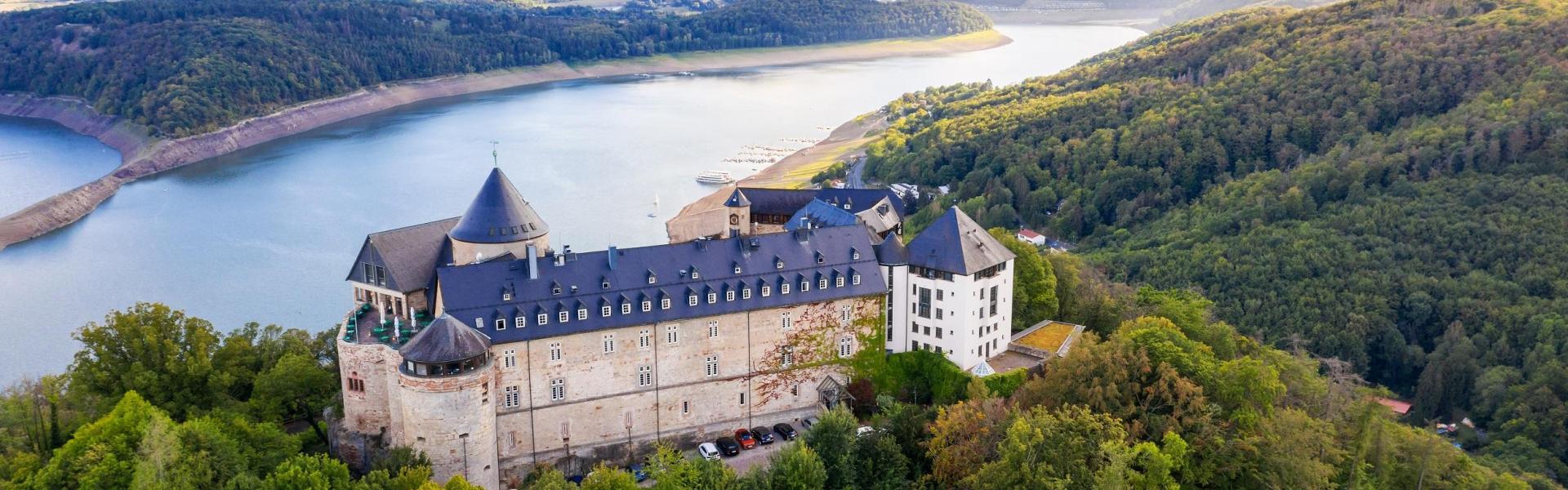 
        Edersee: De beste Wandelroutes für voor uw vakantie!
       - Interhome