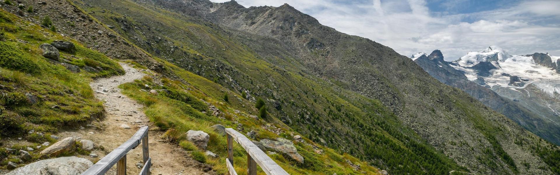 
        Saas-Grund: Toutes les destinations, conseils & infos pour vos vacances!
       - Interhome