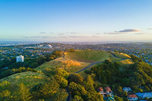 Blick auf Auckland und den Vulkan Eden