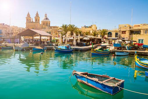 Marina et marché à Malte
