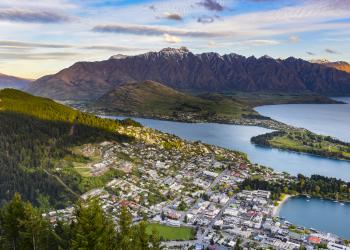 Enjoy New Zealand's magical landscapes with a Queenstown vacation home - HomeToGo