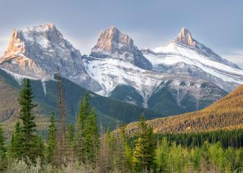 Escape to the mountains from a Canmore cabin rental - HomeToGo