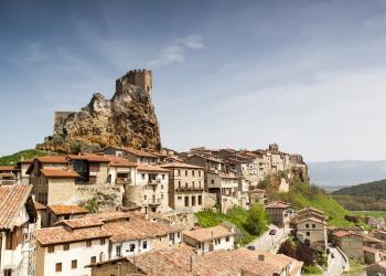 La fiesta del Capitán desde las casas de vacaciones en Frías - HomeToGo