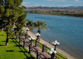 Discover a different side of Nevada with holiday homes in Laughlin - HomeToGo