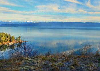 Live in lakeshore luxury at a vacation home in Flathead Lake, Montana - HomeToGo