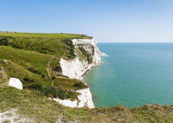 Explore holiday cottages in the charming port town of Dover - HomeToGo