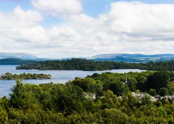 Choose from Balloch holiday lettings on the shores of Loch Lomond - HomeToGo