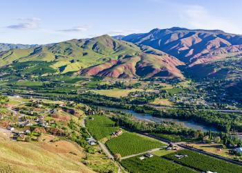 Soak in the beauty of Wenatchee with a charming vacation home - HomeToGo