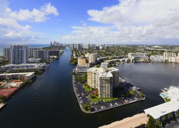 Discover luxury with vacation homes in Hallandale Beach, Florida - HomeToGo