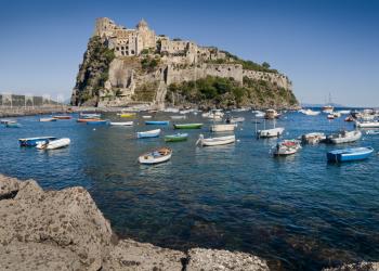 Ferienwohnungen auf Ischia: Urlaub auf der Thermeninsel in Süditalien - HomeToGo