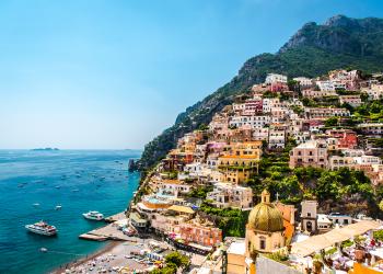 Vacanze in Costiera Amalfitana: profumi e panorami indimenticabili - HomeToGo