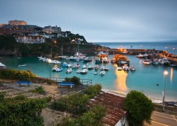 Holiday Accommodation & Cottages in Newquay - HomeToGo