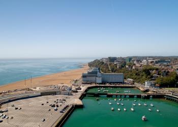 Stay in a Folkestone holiday letting for an English seaside trip - HomeToGo