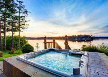 Your Dream Waterfront Getaway with Lake Muskoka Cottage Rentals - HomeToGo