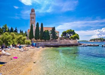 Réservez votre location de vacances à Hvar, l'île-station balnéaire de Croatie - HomeToGo