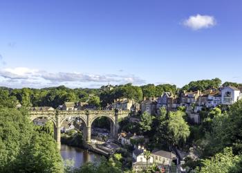 Discover magical caves and castles with Knaresborough holiday lettings - HomeToGo