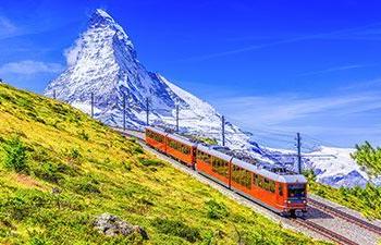 Glacier-Express am Matterhorn in der Schweiz