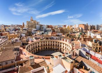 5 Reasons Why You Need a Valencia Vacation Rental - HomeToGo
