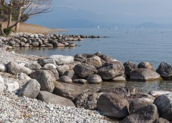 Una meraviglia in riva al Lago: case vacanza a Padenghe sul Garda - HomeToGo