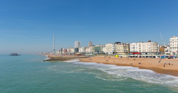 Relax in an ocean-front holiday cottage in Brighton Marina - HomeToGo