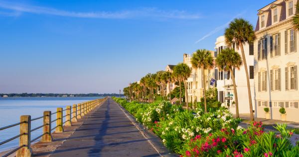 Go back in time with a fine seaside vacation home on Sullivan's Island - HomeToGo