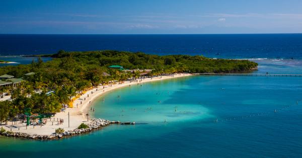 Discover a true tropical paradise from a Roatán vacation home - HomeToGo