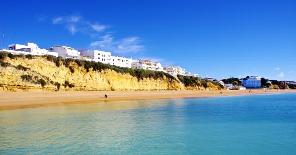 See amazing Alvor while staying in a Portuguese holiday cottage - HomeToGo