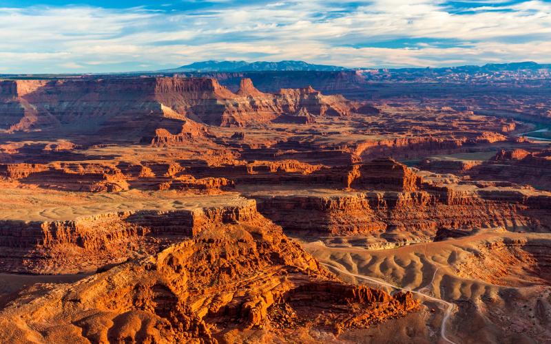 View of Dead Horse Point State Park, with its canyon and craters 